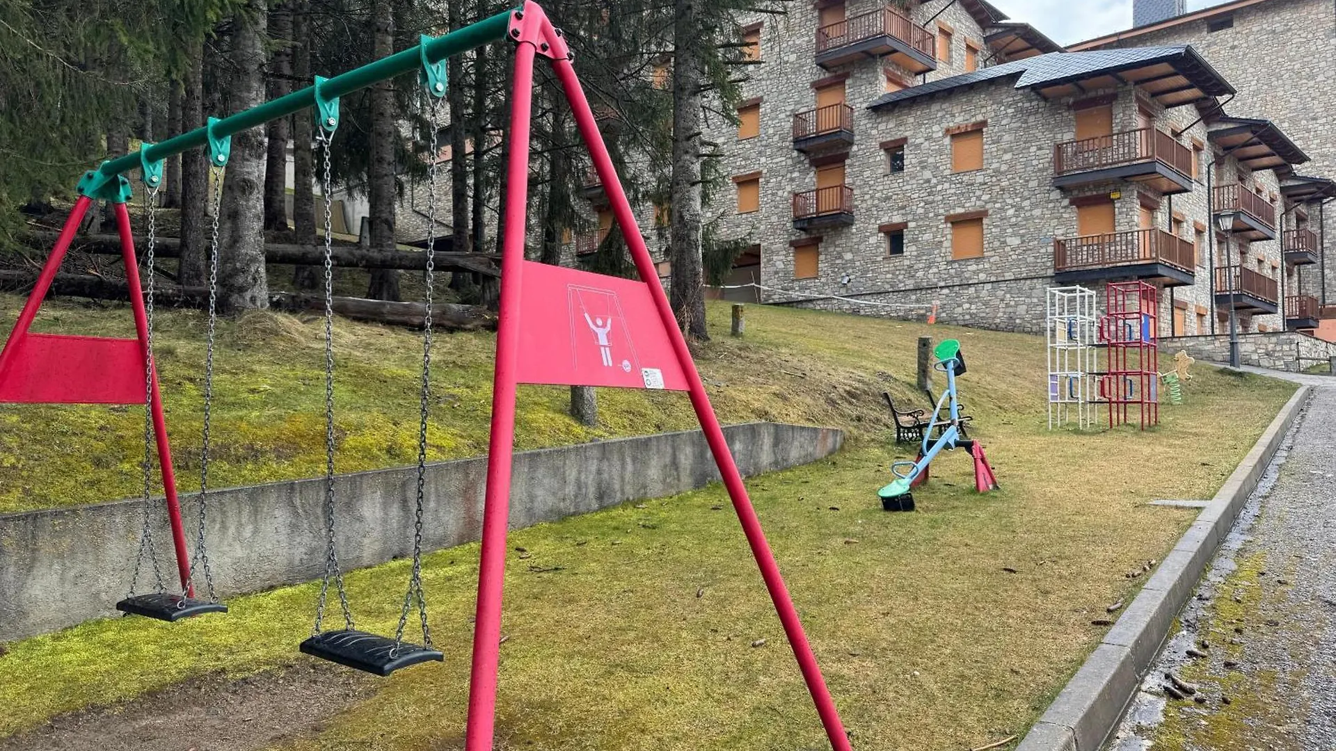 Apartamento Rustico La Molina Alp Apartment